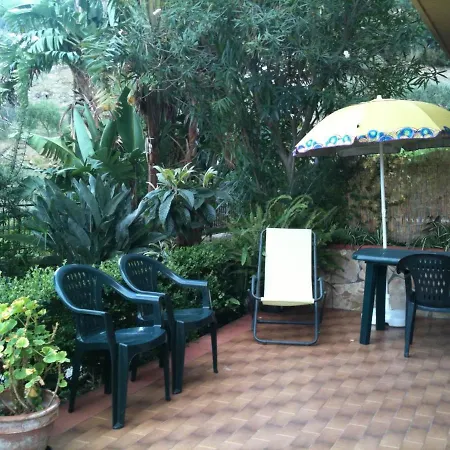 Stanza In Con Giardino Vista Mare Cefalù