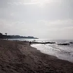Stanza In Con Giardino Vista Mare Panzió *