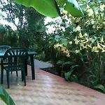 Stanza In Con Giardino Vista Mare Panzió *
