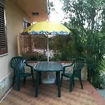 Panzió Stanza In Con Giardino Vista Mare