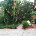 Stanza In Con Giardino Vista Mare Panzió *