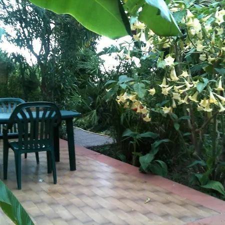 Stanza In Con Giardino Vista Mare Oda ve Kahvaltı *