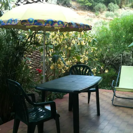 Stanza In Con Giardino Vista Mare Bed & Breakfast *