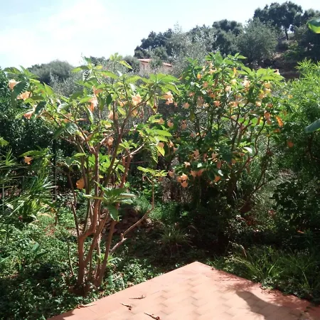 Stanza In Con Giardino Vista Mare Oda ve Kahvaltı *