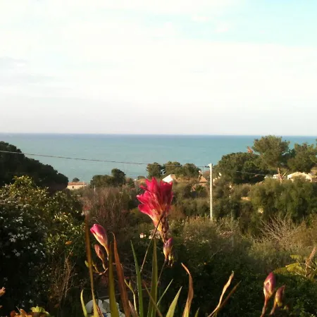 Oda ve Kahvaltı Stanza In Con Giardino Vista Mare Cefalù