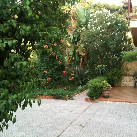 Stanza In Con Giardino Vista Mare Oda ve Kahvaltı *