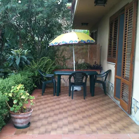 Stanza In Con Giardino Vista Mare Oda ve Kahvaltı Cefalù