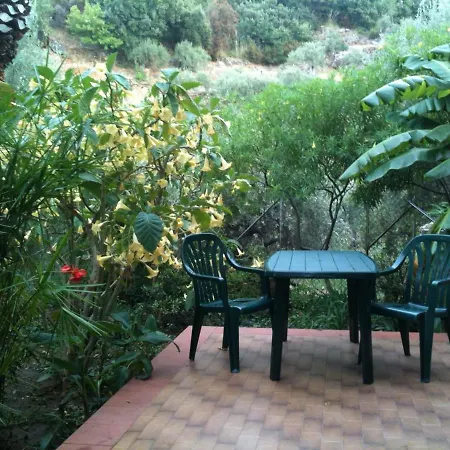 Stanza In Con Giardino Vista Mare Oda ve Kahvaltı