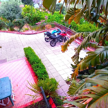 Oda ve Kahvaltı Stanza In Con Giardino Vista Mare *
