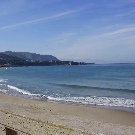 Bed & Breakfast Stanza In Con Giardino Vista Mare Cefalu
