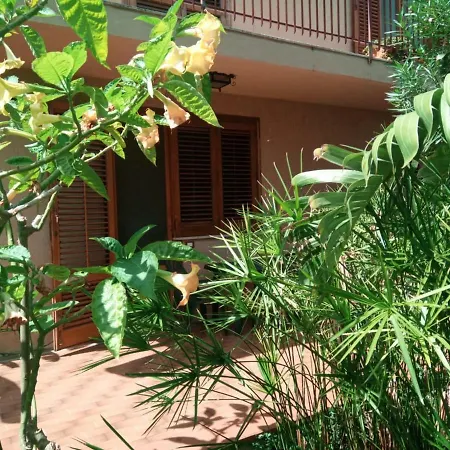 Stanza In Con Giardino Vista Mare Oda ve Kahvaltı *
