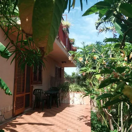 Stanza In Con Giardino Vista Mare Oda ve Kahvaltı Cefalù