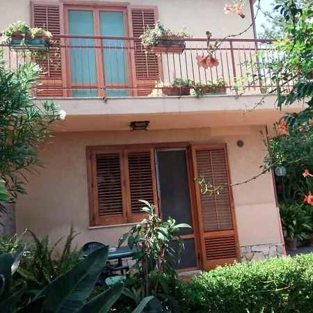 Stanza In Con Giardino Vista Mare Oda ve Kahvaltı *